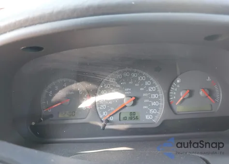 2000 Volvo S40 A/As z USA, uszkodzony, nr VIN YV1VS2559YF481319